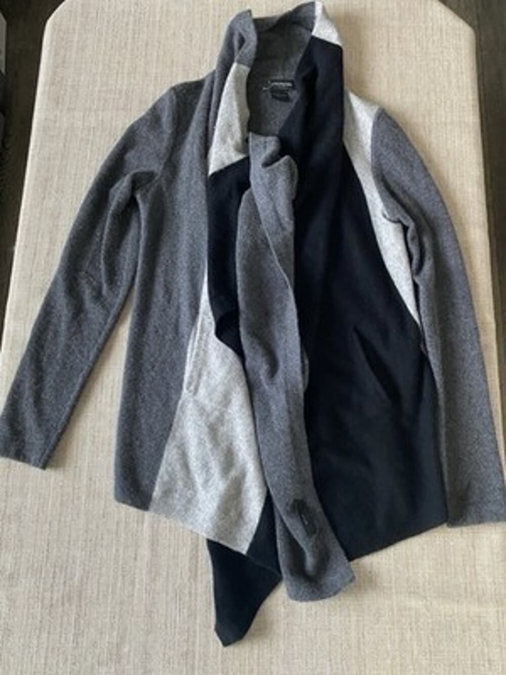 C by Bloomingdale’s 100% Cashmere Colorblock Open Front Cardigan M Gray Black